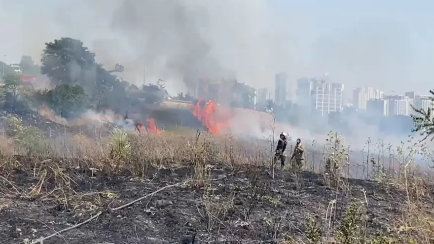 İstanbul'da TEM'i kapatan yangın: Ankara yönünde trafik durdu 2