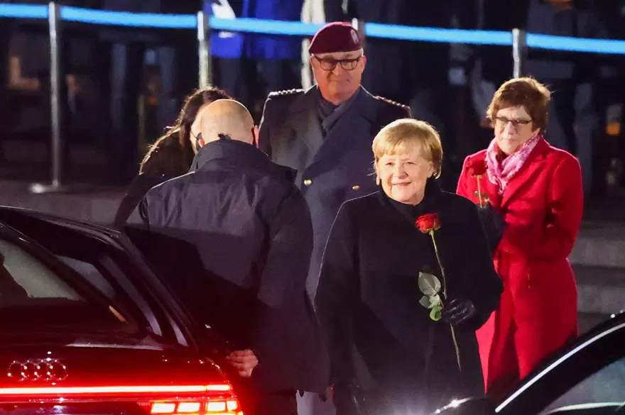 Merkel'e şarkılı veda 4