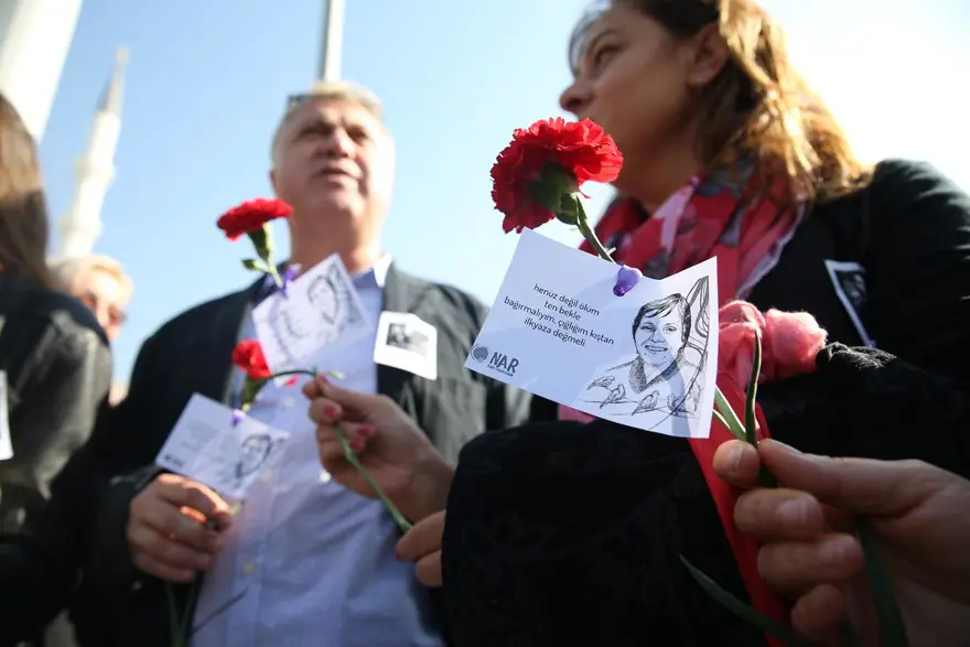 Gülten Akın son yolculuğuna uğurlandı 5 Gülten Akın son yolculuğuna uğurlandı 5