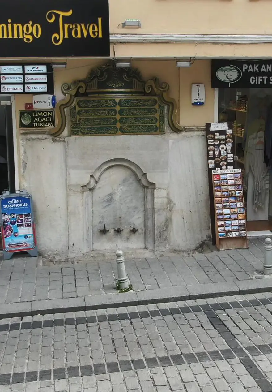 İstanbul'da 250 yıllık tarihi çeşmenin üzerine bina diktiler 3
