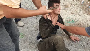 Sürücü "dur" ihtarına uymadı, araçtan 9 kaçak göçmen çıktı