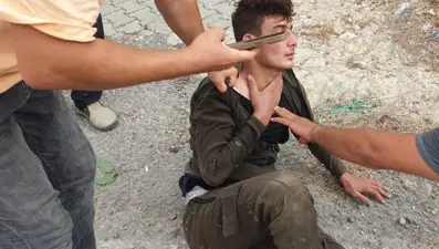 Sürücü "dur" ihtarına uymadı, araçtan 9 kaçak göçmen çıktı