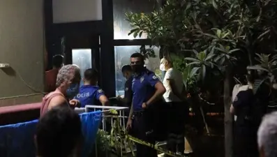 Mersin'de üzerine asansör kabini düşen kadın öldü