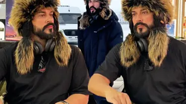 Burak Özçivit Moskova'da: Kürklü şapkası dikkat çekti