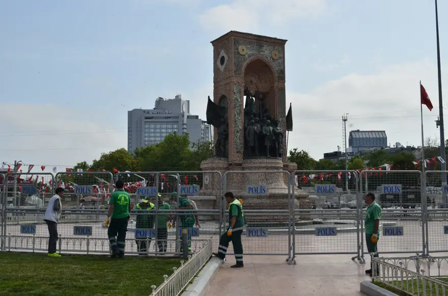 Taksim'de bariyerli önlem 1