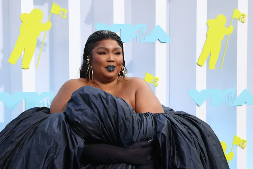 LIZZO 34 LIZZO 34