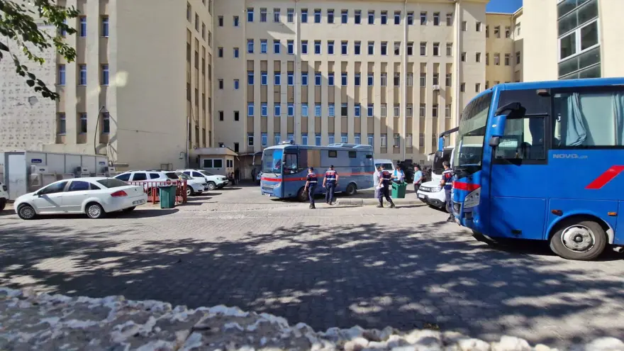 EKİPLERİ DEREDEN UZAK TUTMAYA ÇALIŞTILAR 1