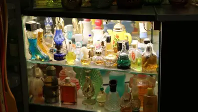 1886'dan bugüne 3 bin kolonya şişesi biriktirdi