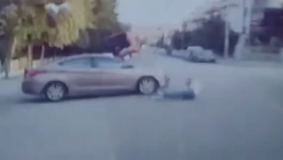 Ankara'da yola aniden çıkan otomobil motosikletliye çarptı