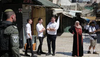 Kudüs'te Bayrak Yürüyüşü: Aşırı sağcı İsrailliler Mescid-i Aksa'ya baskın düzenledi