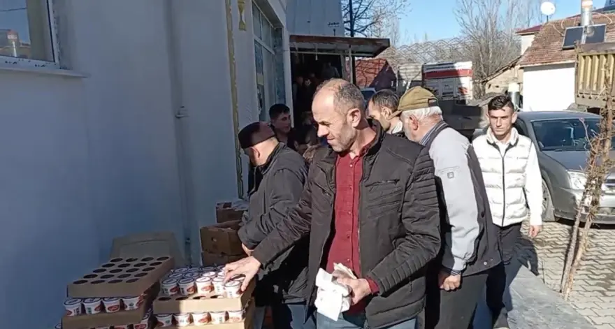 Ferdi Tayfur hayrına pide dağıttı: Babanın vefatı bizi derinden üzdü 