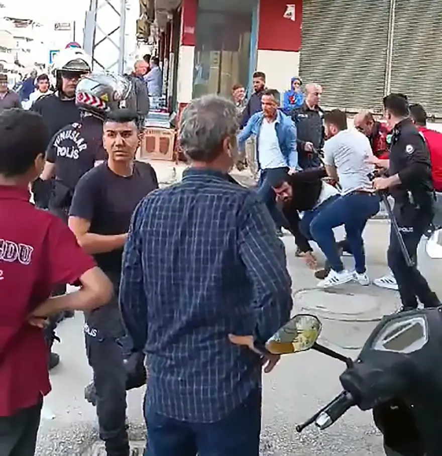 Adana’damazbata kavgası: Polis biber gazıyla müdahale etti 1
