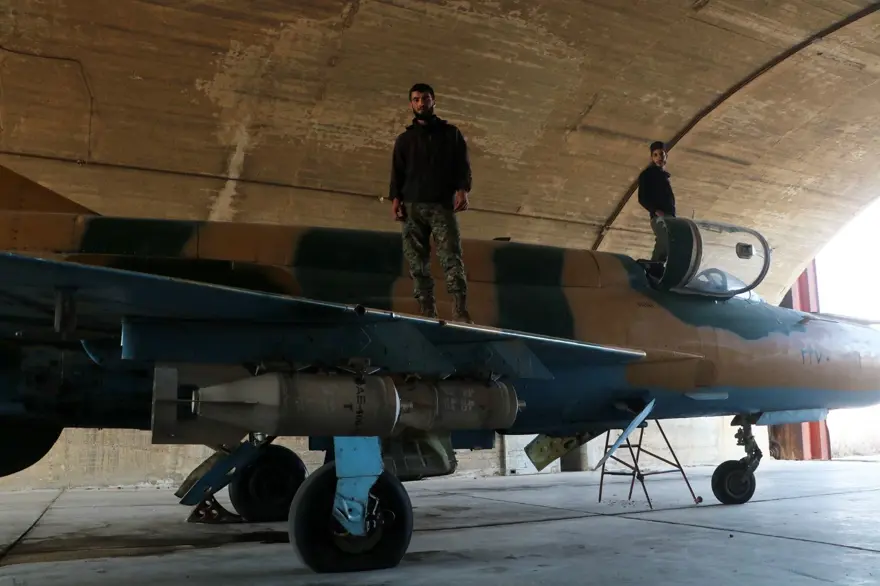 Esad'ın saldırılarda kullandığı uçaklar! Hama Hava Üssü görüntülendi 2 Esad'ın saldırılarda kullandığı uçaklar! Hama Hava Üssü görüntülendi 2