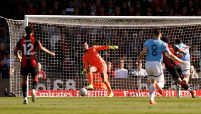 Manchester City'nin kalecisi Ederson 7. asistine imza attı