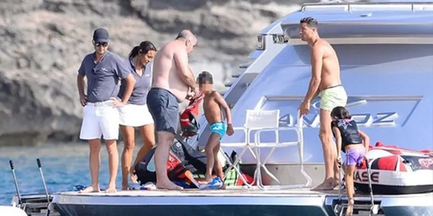 Ronaldo'nun yatına polis baskını 3 Ronaldo'nun yatına polis baskını 3