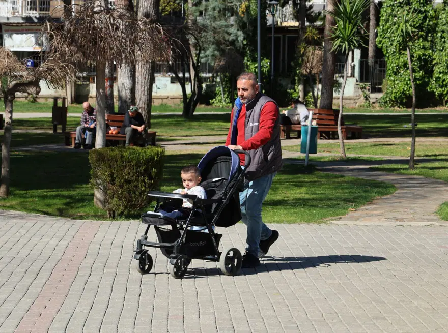 Hava sıcaklığı 29 dereceyi gösterdi: Bir il yaz günlerini yaşamaya başladı 2