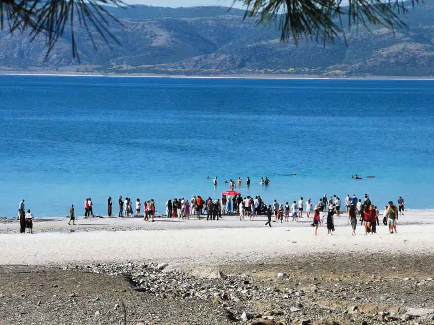 Salda Gölü'ne giren 13 yaşındaki çocuktan acı haber 