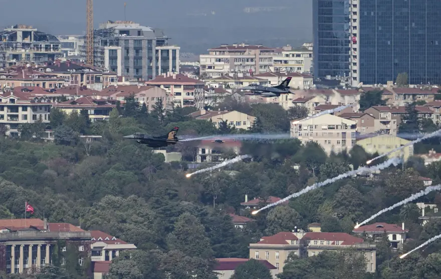 Türk Yıldızları ve SOLOTÜRK 100. yıl için İstanbul semalarında 14