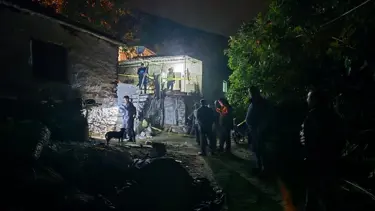 İzmir’de vahşet: Oğlunu öldürdü, eşini ağır yaraladı