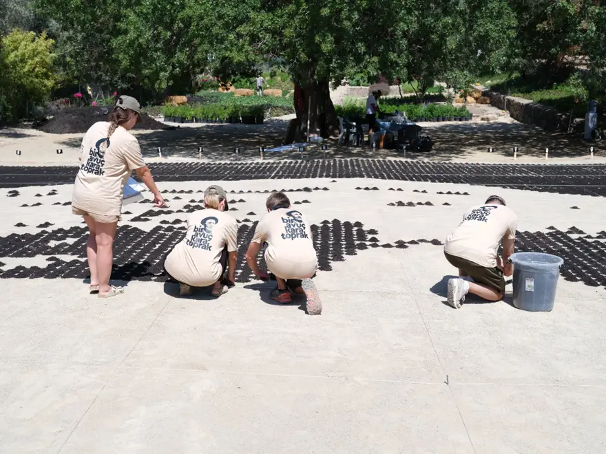 Aşık Veysel'in vefatının 50. yılında Bodrum'da dev portresi yapıldı 8