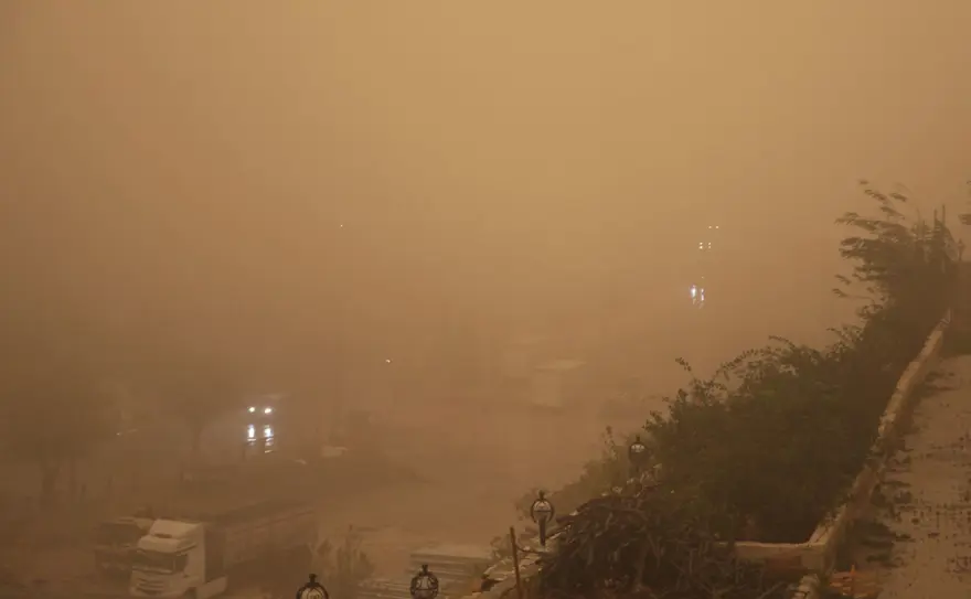 Mardin’de gündüz geceye döndü 6