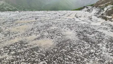 Hakkari’de ceviz büyüklüğünde dolu yağdı: 1 yaralı