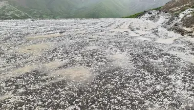Hakkari’de ceviz büyüklüğünde dolu yağdı: 1 yaralı