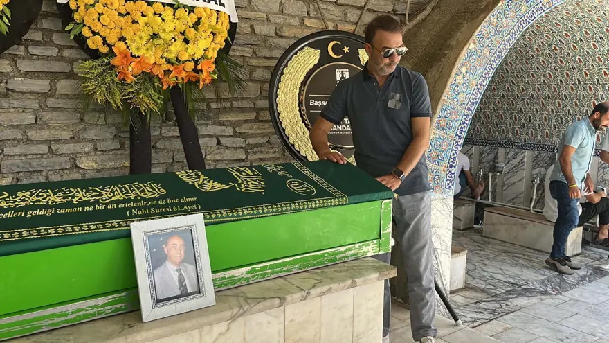 Oyuncu Hakan Yılmaz’ın babası son yolculuğuna uğurlandı 7