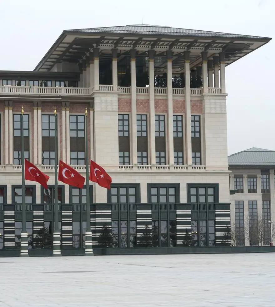 Türk Bayraklar yarıya indirildi 12