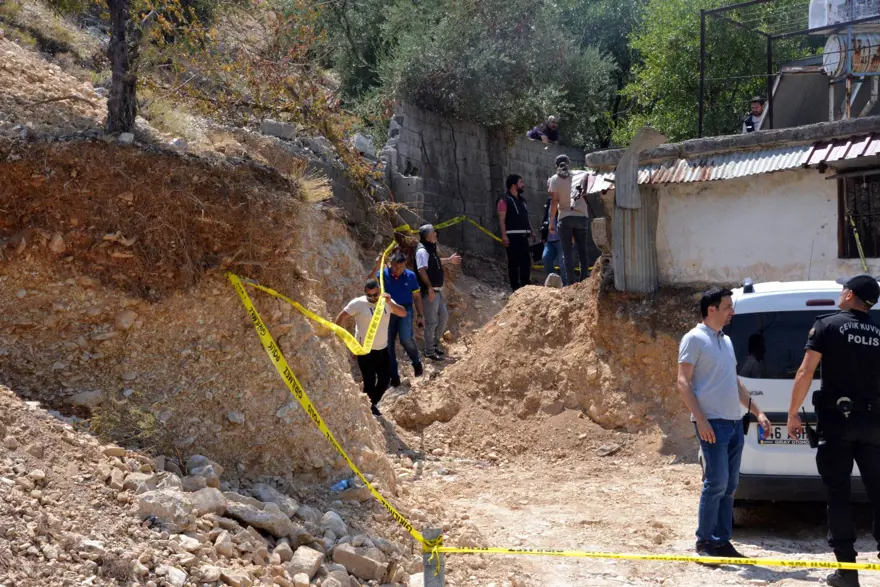 Kazıda kemikler bulundu: 25 yıl sonra cinayete kurban gittikleri anlaşıldı 7