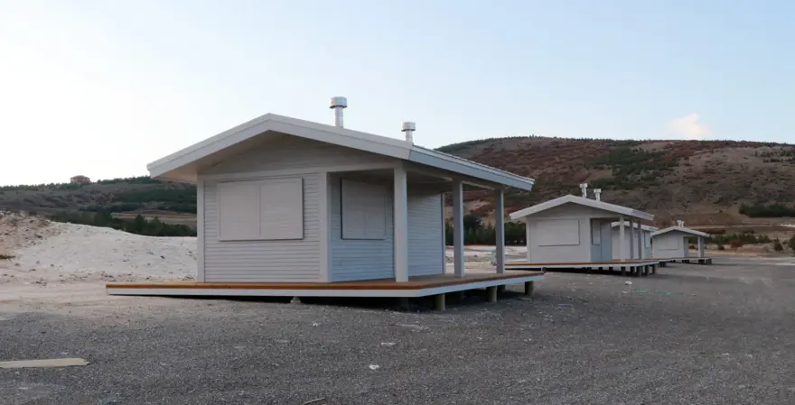 Salda Gölü kıyısına ahşap üniteler yerleştirilmeye başlandı 4 Salda Gölü kıyısına ahşap üniteler yerleştirilmeye başlandı 4