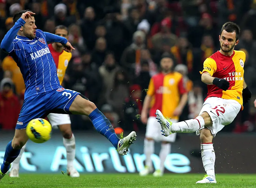 Galatasaray 9'da 9 yaptı 12 Galatasaray 9'da 9 yaptı 12