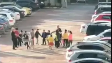 Site bahçesinde çocuklu halaya tepki