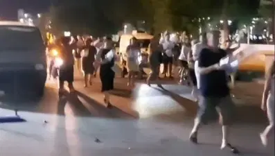 Su kesintileri vatandaşları isyan ettirdi: Bidonlarla sokağa çıktılar