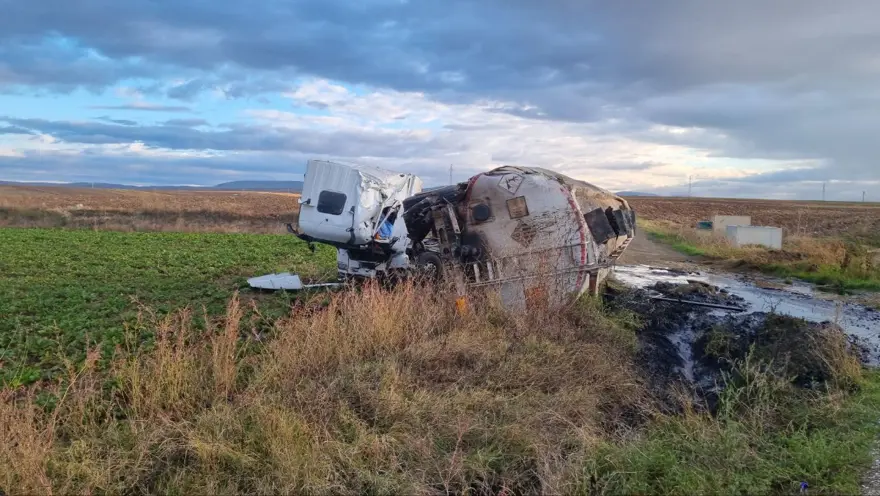 Minibüsle tanker çarpıştı: 1 ölü, 18 yaralı 4