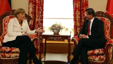 Dolmabahçe'deki Davutoğlu-Merkel görüşmesi başladı