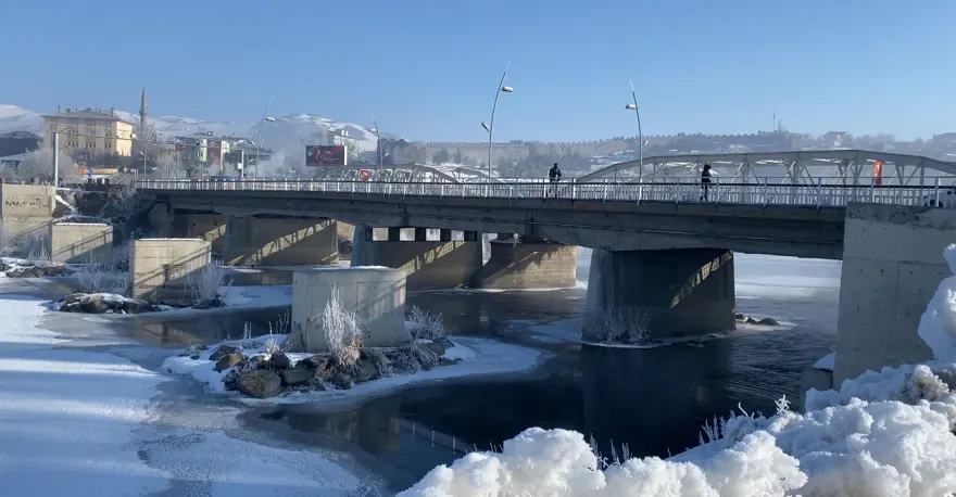 Türkiye’nin en soğuk noktası: -32 derecede nehir ve derelerbuz tuttu, araçlar çalışmadı 3