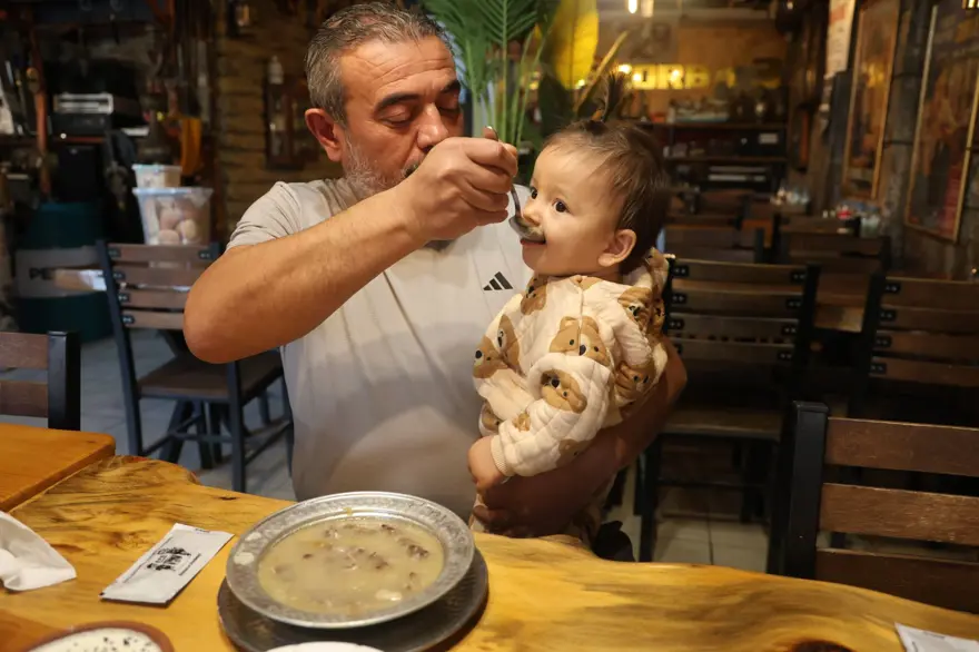 5 saat pişirilerek hazırlanıyor: "Kendi suyundan yapılmıyorsa içmeye gerek yok" 5