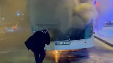 Otobüs yangınına polis müdahalesi
