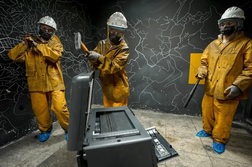 "Deşarj odası"na ilgi yoğun: Balyoz veya beyzbol sopasıyla kırıp döküyorlar 2