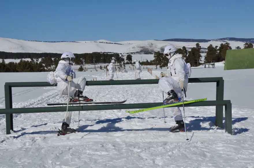 Komandoların 2 bin 200 metre rakımda, eksi 25 derecede zorlueğitimi 19 Komandoların 2 bin 200 metre rakımda, eksi 25 derecede zorlueğitimi 19
