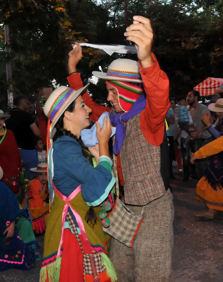 Halk Dansları Festivali'nde renkli görüntüler 6