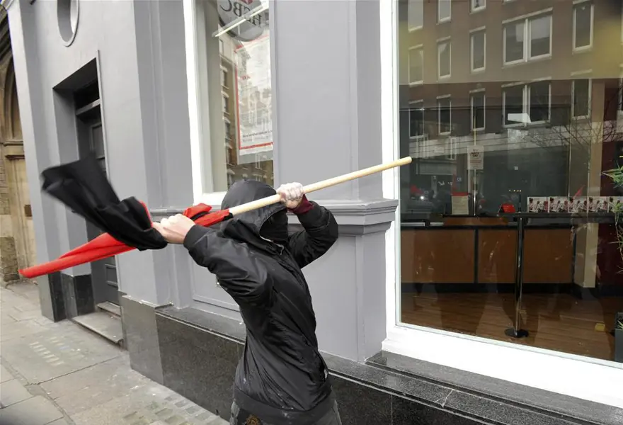Bu kez Londra karıştı 14