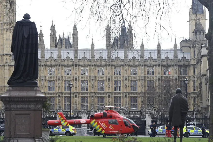 Londra'da silah sesleri (Olay yerinden ilk kareler) 13