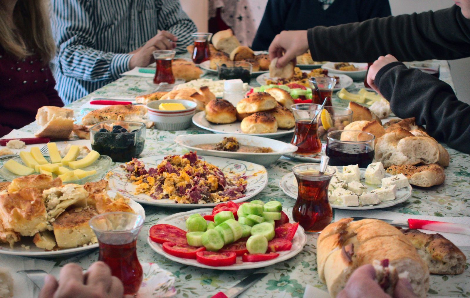 Kahvaltı sofralarından eksik etmiyoruz ama bağırsak kanserine davetiye çıkarıyor