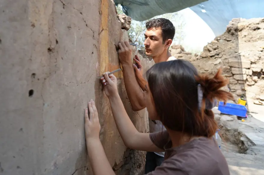 Balıkesir'deki kazılarda bin 600 yıllık vaftizhane ortaya çıkarıldı 2 Balıkesir'deki kazılarda bin 600 yıllık vaftizhane ortaya çıkarıldı 2