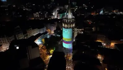 Türkiye, Ekvador diplomatik ilişkilerinin 75. yılı: Galata Kulesi'ne Ekvador bayrağı yansıtıldı