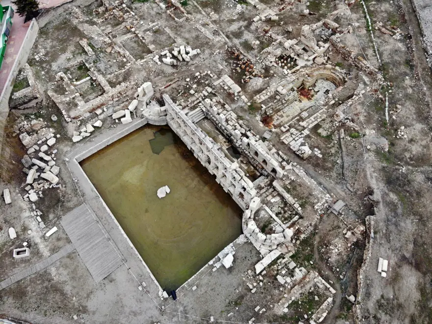 2 bin yıllık tarihi Roma Hamamı'nın suyu çekildi 3 2 bin yıllık tarihi Roma Hamamı'nın suyu çekildi 3