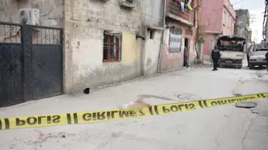Tartıştığı kızını sokak ortasında bıçakladı