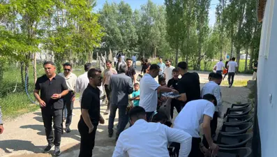 70 yıllık bayramlaşma geleneği: Her haneyi ziyaret ediyorlar